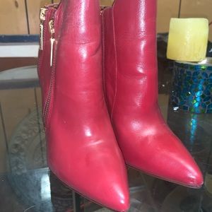 Schultz woman boots size 7B in great condition only been worn once beautiful red